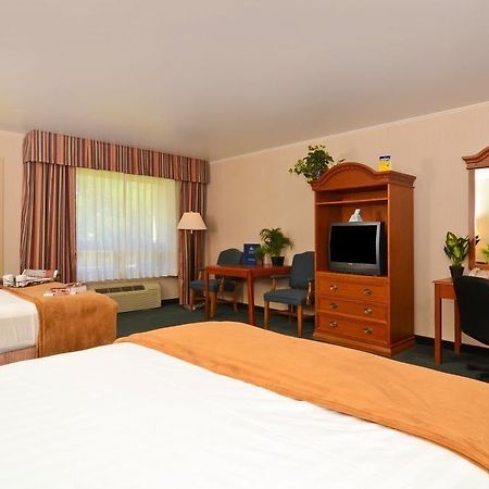 Red Arrow Inn & Suites, A Travelodge By Wyndham Montrose Bagian luar foto